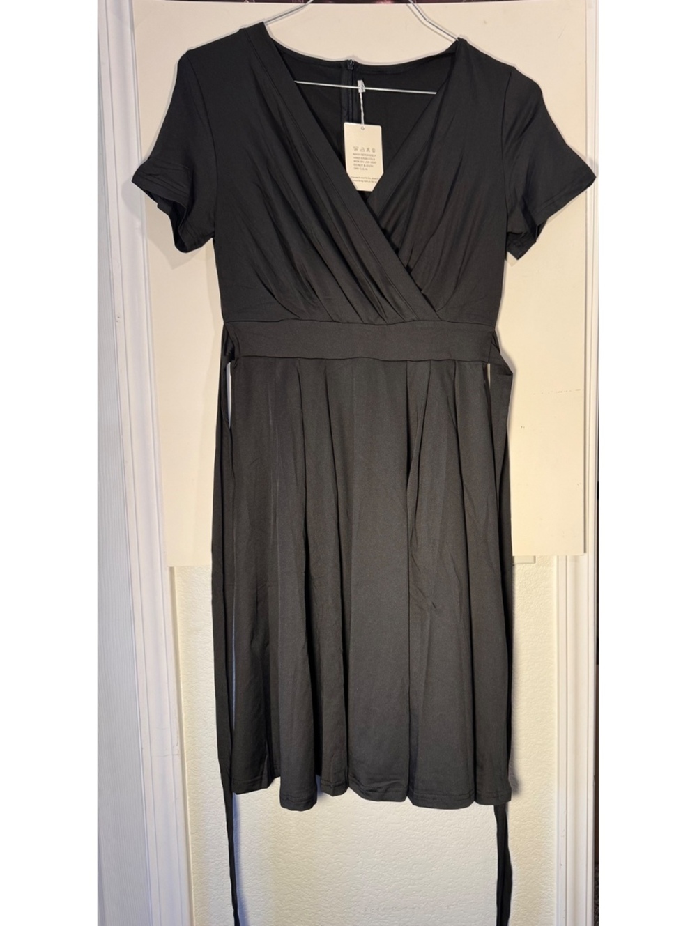 Lyn Dinh Women’s Black Short Sleeve Wrap Dress